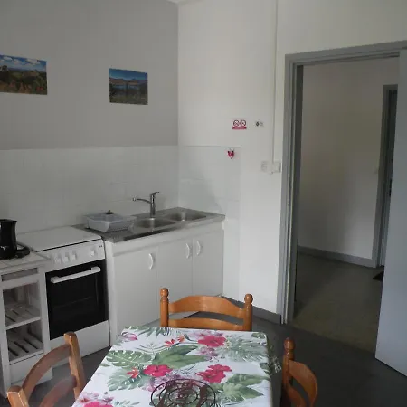 Rose, 4 Pers. Saint Antoine, Orcival, Sancy Apartment